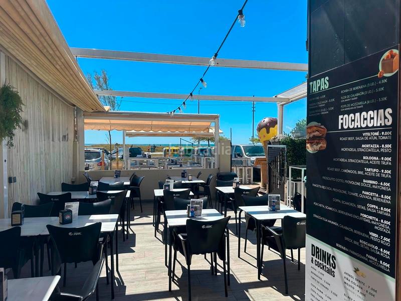 Foto 02992f9c-b209-4f1c-b46b-c3434364530b. Traspaso local comercial traspaso bar restaurante con terraza playa en Castelldefels