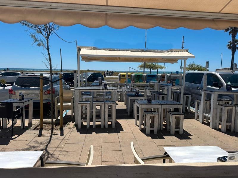 Foto d42064d2-b4ca-437b-9f44-59b6f2814d0e. Traspaso local comercial traspaso bar restaurante con terraza playa en Castelldefels