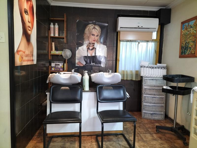 Foto 696dfc30-3ca7-4781-974e-949d5599a987. Traspaso local comercial traspaso peluquería en cornellà en Cornellà de Llobregat