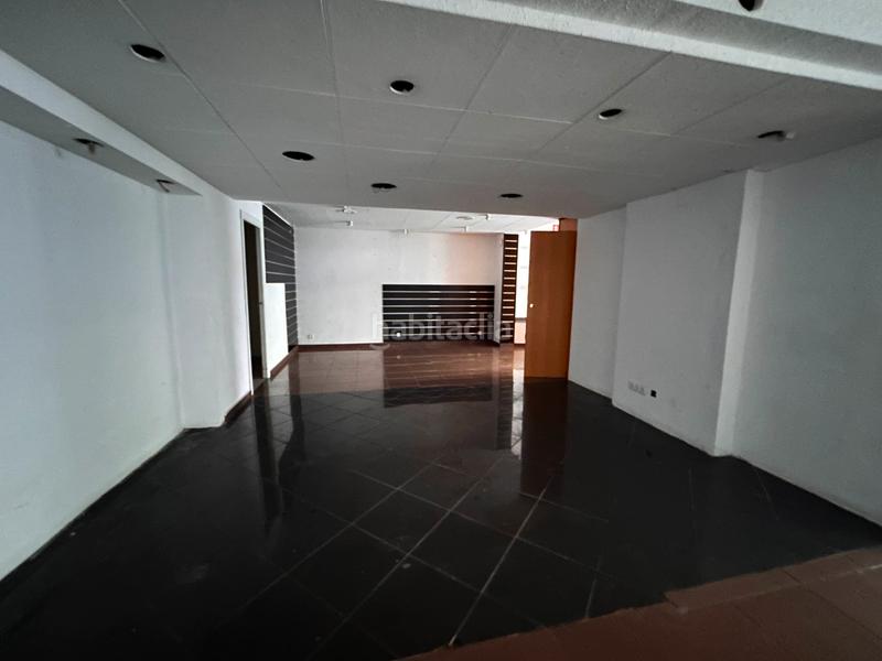 Foto fa1fe863-9253-4b56-b5ee-19c3c6ad0874. Local comercial venta local comercial en avenida principal en Viladecans