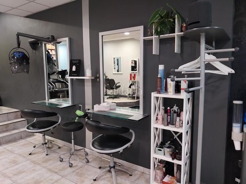 Foto 559445c5-0e36-40fd-b9a1-b54a1b4c6a47. Traspaso local comercial traspaso peluquería en Ca n'Aurell Terrassa