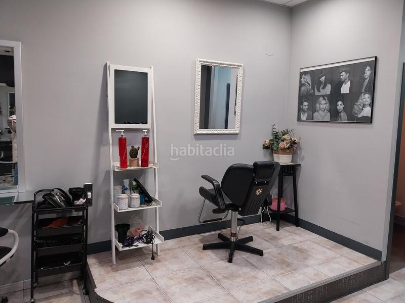 Foto 76cd75e2-bf67-4a95-aafd-555668139d6f. Traspaso local comercial traspaso peluquería en Ca n'Aurell Terrassa