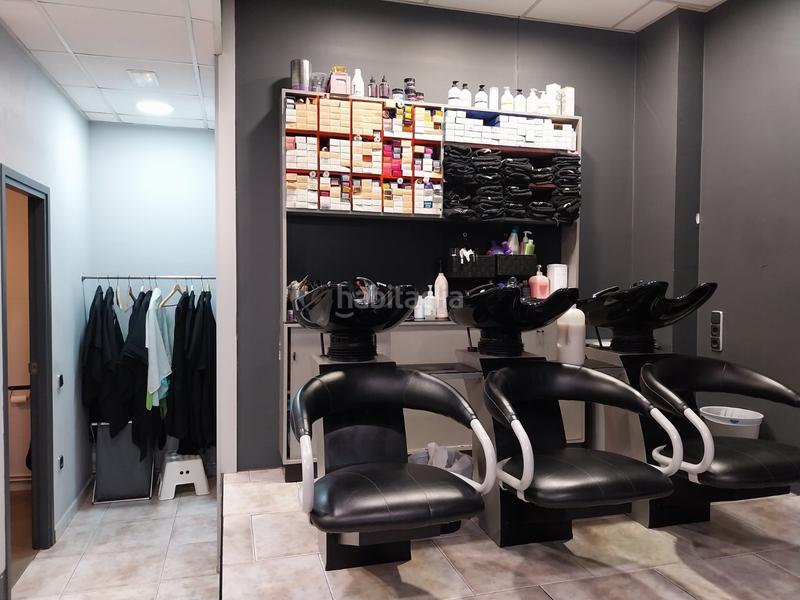 Foto fa333605-7f32-41dc-b896-55edb4daa136. Traspaso local comercial traspaso peluquería en Ca n'Aurell Terrassa