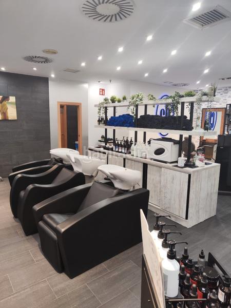 Foto b1009442-d714-4cab-ac1c-256909eeaf98. Traspaso local comercial traspaso peluquería en Creu Alta Sabadell