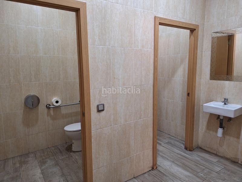 Foto 4128133c-d851-4bc0-a4cc-c1d52f8c9294. Traspàs local comercial amb calefacció a La Gavarra Cornellà de Llobregat