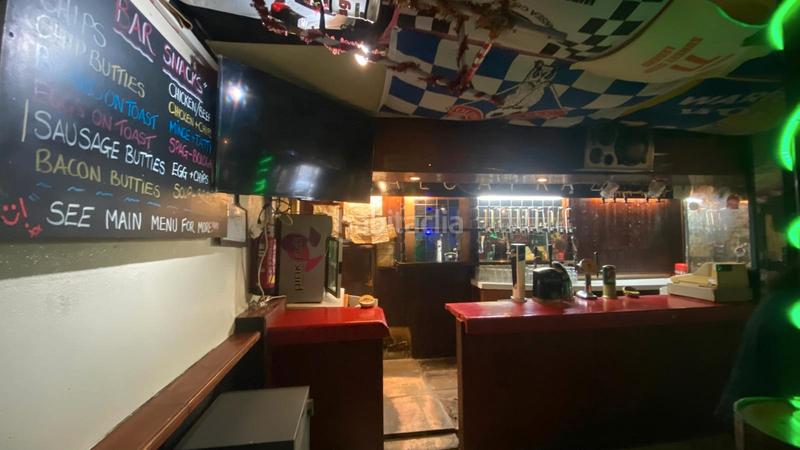Foto e7c794c2-c15a-4d62-91d6-da1ed95d77a1. Local comercial venta de local con salida de humos y licencia de bar musical en Calella