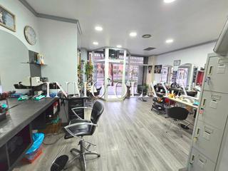 Local Comercial a Provençals del Poblenou. Venta de peluqueria y centro de estética en gran via de les cort