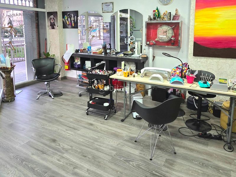 Foto f6d8f4d2-0a51-4c34-ba95-d6d27aad886f. Local comercial a Provençals del Poblenou Barcelona