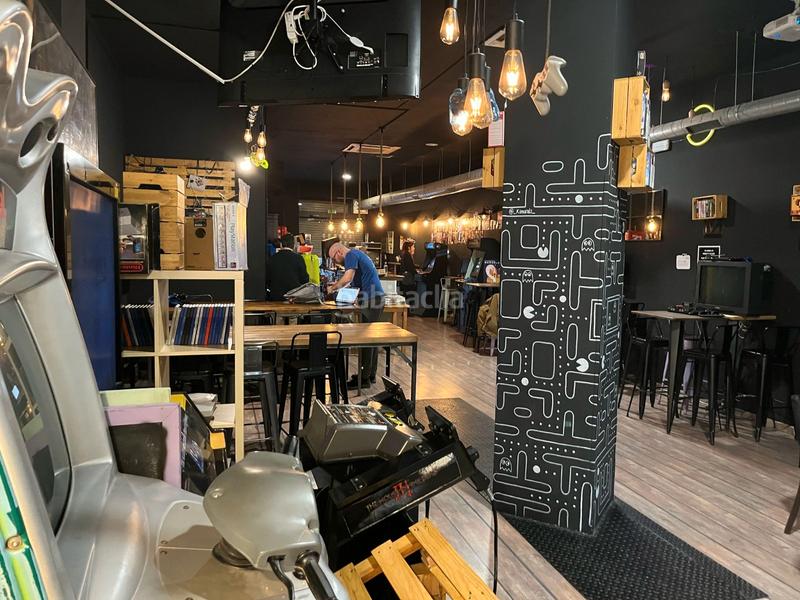 Foto eaaecdb3-0b9d-4523-8d7d-b6f846af9168. Traspaso local comercial traspaso bar licencia c2 con terraza en eixample - en Barcelona