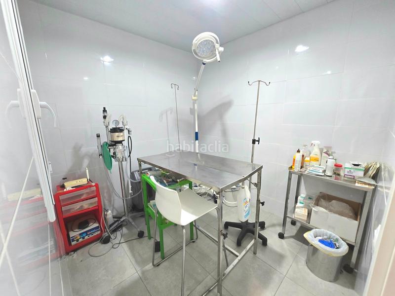 Foto 280632bb-aa85-4081-befa-e76a908ea184. Traspaso local comercial traspaso clínica veterinaria en sagrada família en Barcelona