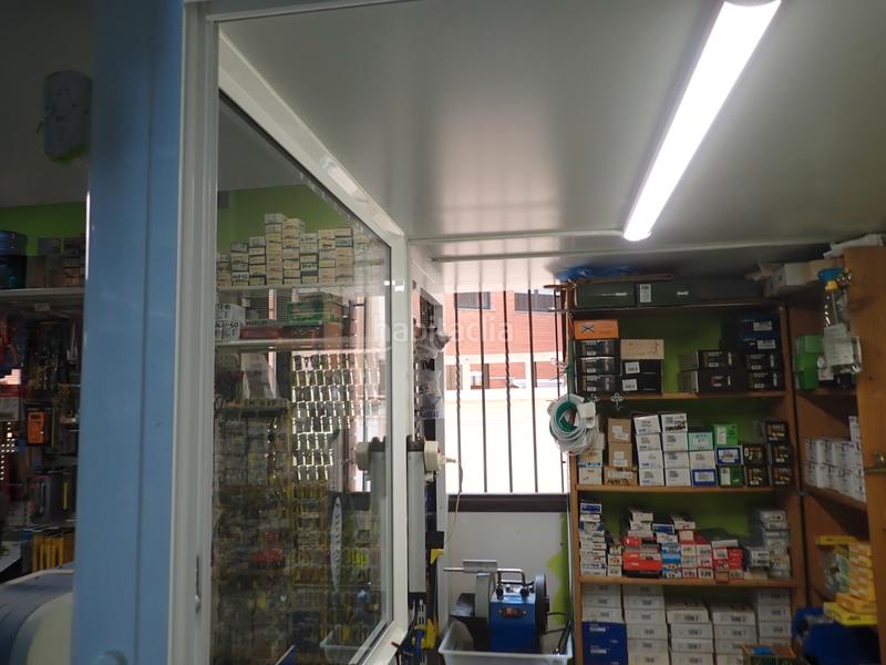 Foto 49fe68c1-3ab3-40e6-851d-bf54ee605bc6. Traspaso local comercial traspaso ferretería en Ciutat Cooperativa-Molí Nou Sant Boi de Llobregat