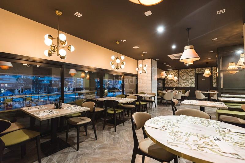 Foto 37f000aa-c5d1-4a49-b7e7-a57c8e7ca93a. Transfer business premise with heating in Centre Badalona