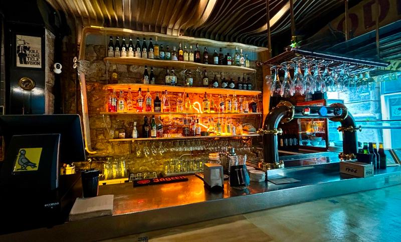 Foto bfc791f8-117e-45dc-a65b-e69fd310f8b3. Traspaso local comercial traspaso bar restaurante en ciutat vella, en Barcelona