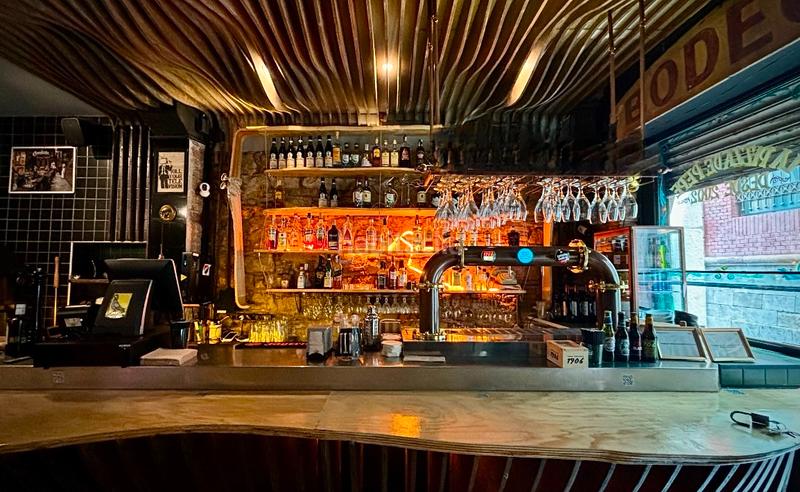 Foto d941b518-8d6a-4b5b-ab35-97565f52c8bc. Traspaso local comercial traspaso bar restaurante en ciutat vella, en Barcelona