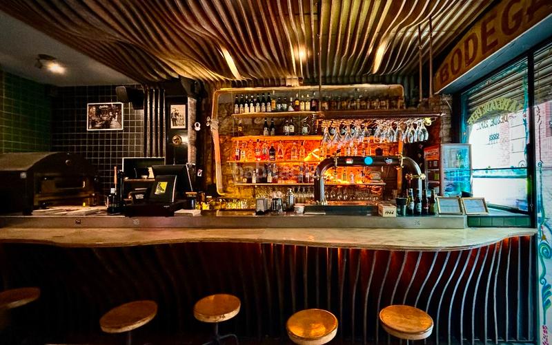 Foto 9b30cc59-cdef-474f-92ca-9efb192ac1bd. Trapasso locale commerciale con riscaldamento in Raval Barcelona