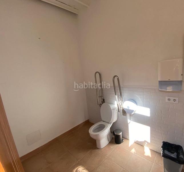 Foto 8723148f-b35b-4977-a01c-9ccad402fdd3. Traspàs local comercial amb calefacció a Bisbal d´Empordà (La)