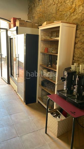 Foto b06b854d-4a50-4ccb-a5b7-8c39f74d6546. Traspàs local comercial amb calefacció a Bisbal d´Empordà (La)