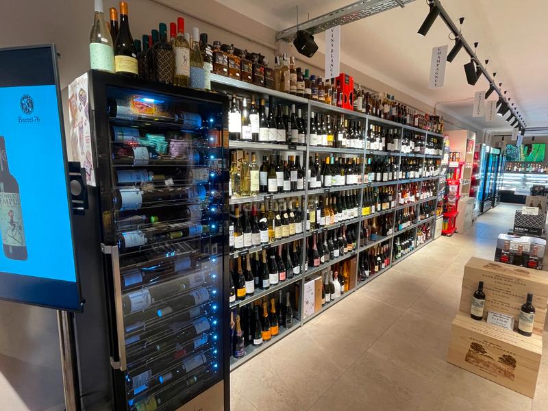 Foto f04eec75-49f1-4c30-b21c-6c409bc09f69. Traspàs local comercial a La Nova Esquerra de l´Eixample Barcelona