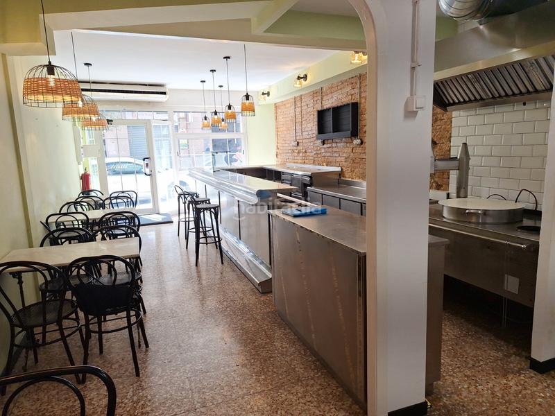 Foto ae53ce0b-12a2-4134-8eb6-2eb4f446b79a. Traspaso local comercial traspaso bar churrería con salida de humos en Esplugues de Llobregat