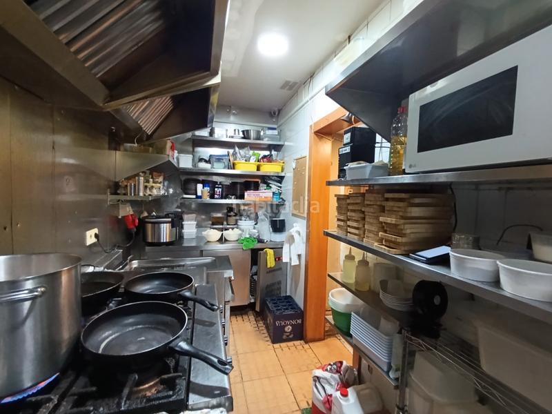 Foto c3aee401-3282-4bbe-9a13-047c40eba065. Pas-de-porte local commercial avec chauffage dans Sant Antoni Barcelona