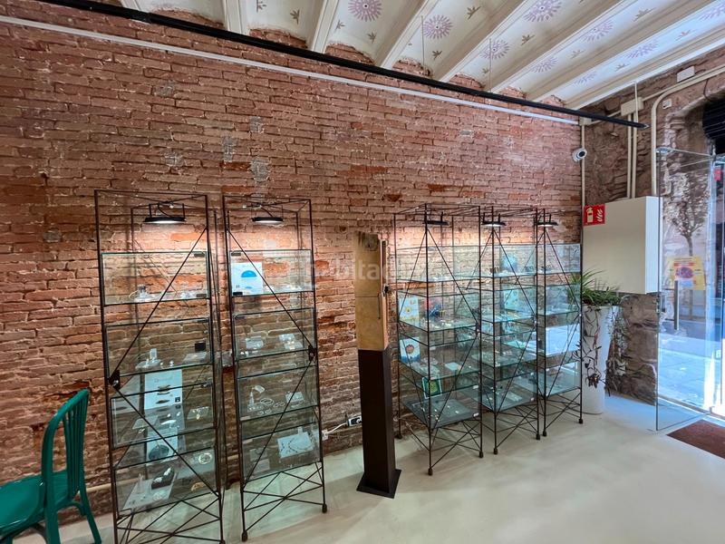 Foto 8deae5da-a60a-4b27-b5f1-ddf37c8c8070. Pas-de-porte local commercial dans Vila de Gràcia Barcelona