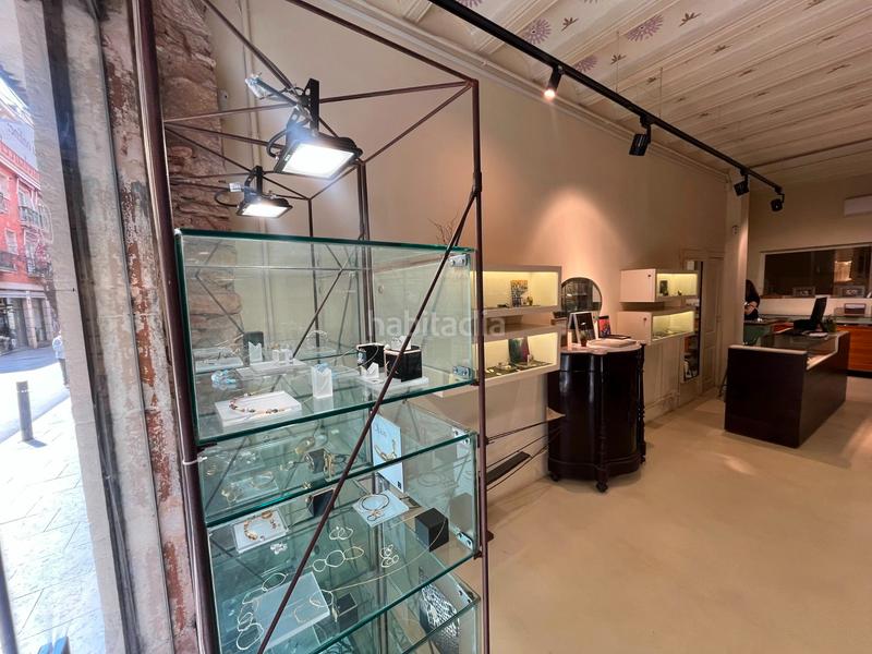 Foto c6aef809-25b3-45c3-9338-0d1f83f5d1f3. Pas-de-porte local commercial dans Vila de Gràcia Barcelona