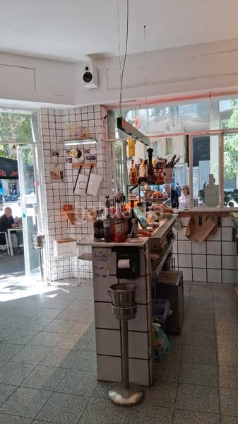 Foto b54066cf-ebfc-46ed-be24-eb982e63851f. Traspaso local comercial traspaso licencia bar c1 junto a sagrada familia en Barcelona