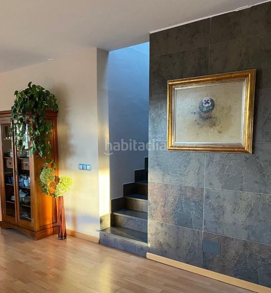 Foto b49a5590-a949-422c-bd48-ecc151fc02a6. Edifici a Hoyos del Espino