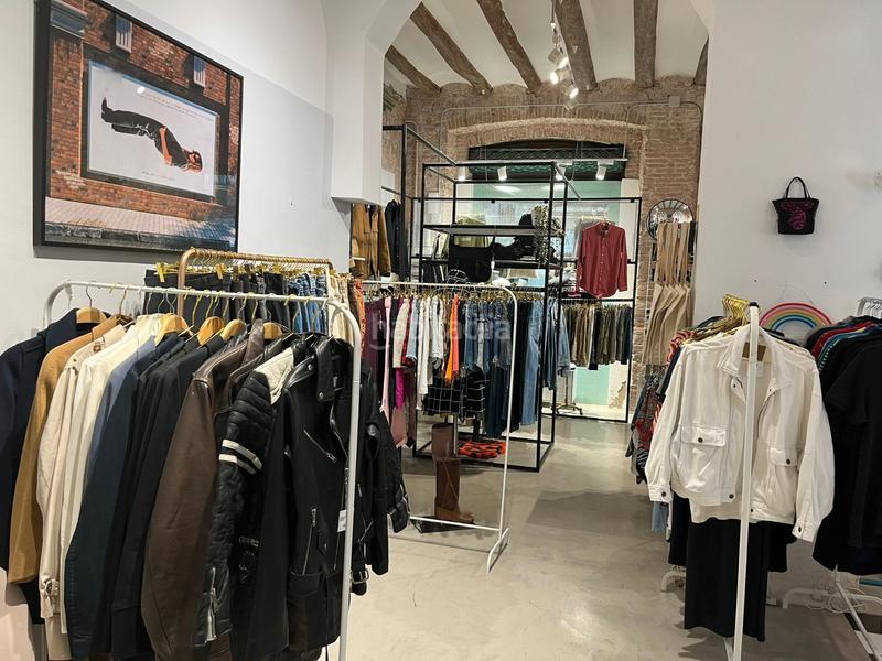 Foto 6ec0b389-6a13-4def-b54d-e4b9836e2d80. Pas-de-porte local commercial dans Sant Antoni Barcelona