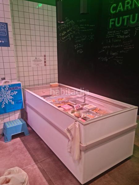 Foto c5f37b18-5ce4-4f79-b278-ff72a66845da. Traspaso local comercial traspaso carniceria en Centre Sabadell