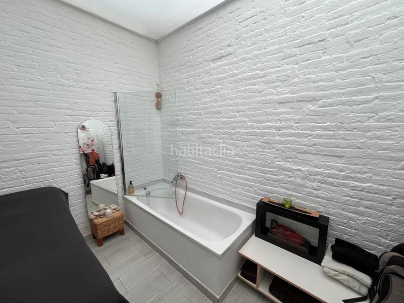 Foto b3139dc0-e630-440c-850c-9adb28c5dd65. Trapasso locale commerciale con riscaldamento in Sants-Badal Barcelona