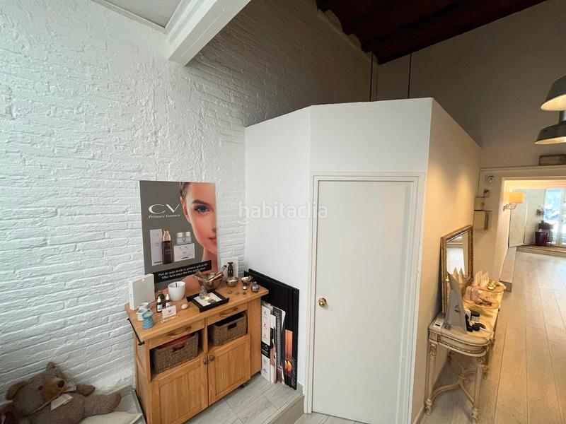 Foto e6ba4fec-c88a-46c4-bb78-f3e5cc9886a4. Trapasso locale commerciale con riscaldamento in Sants-Badal Barcelona