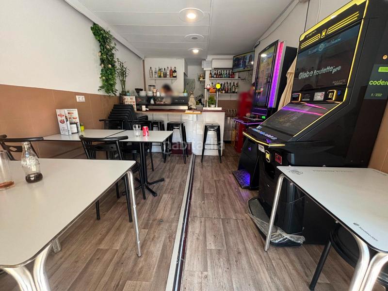 Foto 7c07bcf8-4beb-47c3-a5a7-e1d99b2bd016. Trapasso locale commerciale con riscaldamento in Horta Barcelona