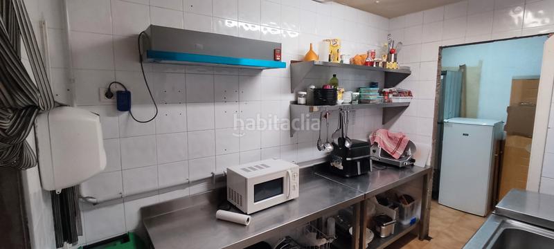 Foto f36aff8a-92f8-4dad-b66f-a0c99cd9d984. Pas-de-porte local commercial avec chauffage dans Ca n'Aurell Terrassa