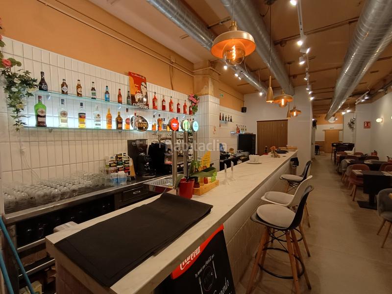 Foto e4690726-58a1-4ba7-a713-4835d9b08a9d. Trapasso locale commerciale con riscaldamento in La Nova Esquerra de l´Eixample Barcelona