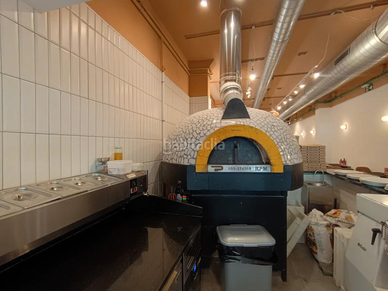 Foto ef02f7dc-f5e1-49cf-8420-4df2a34eb614. Trapasso locale commerciale con riscaldamento in La Nova Esquerra de l´Eixample Barcelona