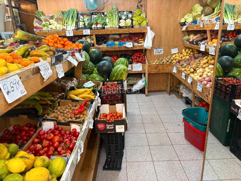 Foto 368992b2-a006-4fd1-810a-970444a9fecd. Traspaso local comercial traspaso frutería en Marianao Sant Boi de Llobregat
