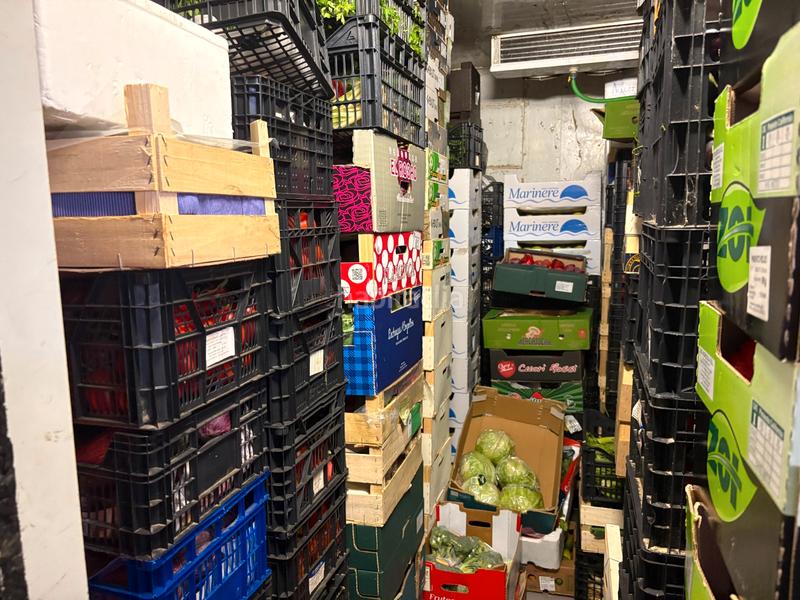 Foto b6fc97ea-c0db-47a3-b53b-79d40f2adc6c. Traspaso local comercial traspaso frutería en Marianao Sant Boi de Llobregat