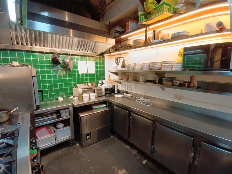 Foto 6b33b4ea-ce26-4f70-9a20-3b693833d973. Pas-de-porte local commercial avec chauffage dans Sant Antoni Barcelona