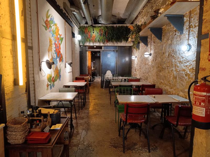 Foto 82330937-8d03-4d88-bfe7-bd9a4ee32022. Pas-de-porte local commercial avec chauffage dans Sant Antoni Barcelona