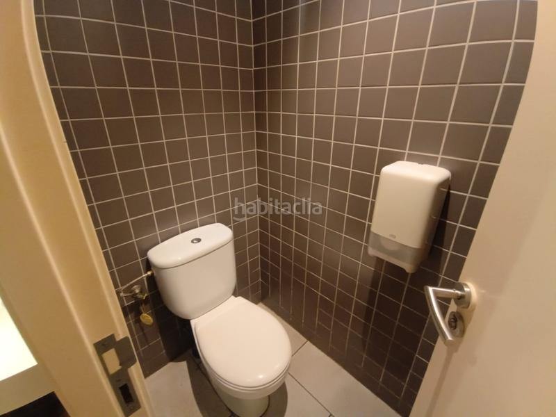 Foto 8bcdd254-2da6-446c-9e97-85f9584e955a. Pas-de-porte local commercial avec chauffage dans Sant Antoni Barcelona