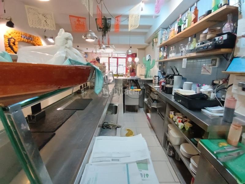 Foto df4a4cd1-fabd-4e7b-9441-ba91d2d61e21. Traspàs local comercial amb calefacció a Sant Antoni Barcelona