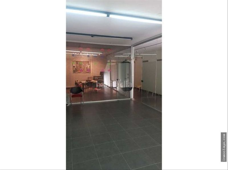 Foto a80f1799-0358-4ba8-ba01-15d0e094faf6. Local comercial amb calefacció a Barri del Centre Terrassa