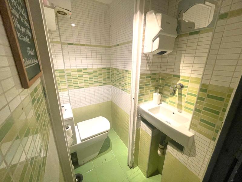 Foto bd152f3f-c3af-4cc1-b15d-2021c8fbb67a. Traspàs local comercial amb calefacció a Vila de Gràcia Barcelona