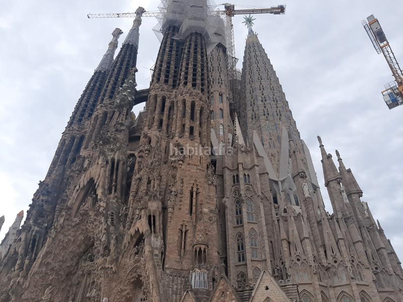 Foto fe414acc-f9ac-4131-9a83-a99e7438d43a. Pas-de-porte local commercial avec chauffage dans Sagrada Família Barcelona