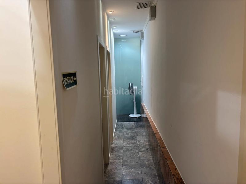 Foto f21b189a-8371-4a81-8d04-dd0084c58975. Traspàs local comercial amb calefacció a Dreta de l´Eixample Barcelona