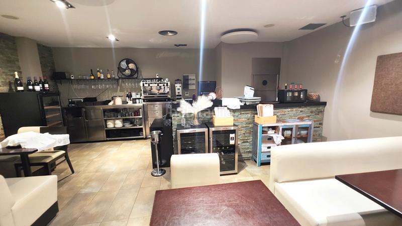 Foto 155f5891-6180-4256-803b-092cb839d008. Trapasso locale commerciale con riscaldamento in Centre Santa Coloma de Gramenet