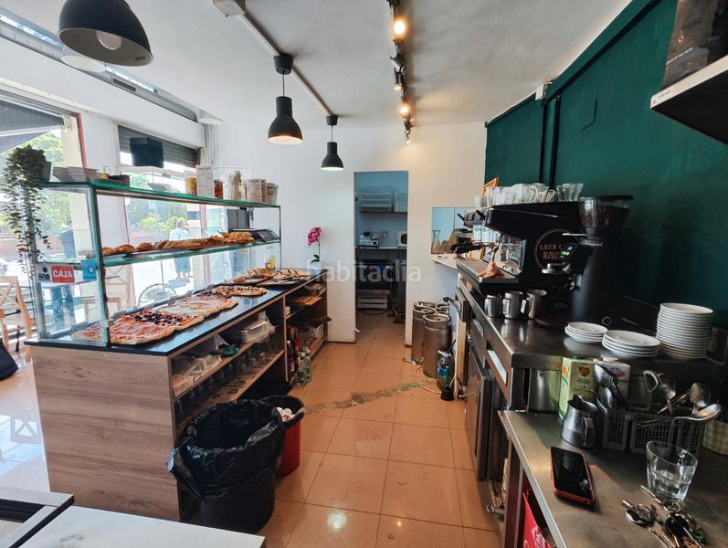 Foto b4d9117b-a42b-420c-bebd-756b2d63749d. Pas-de-porte local commercial avec chauffage dans El Clot Barcelona