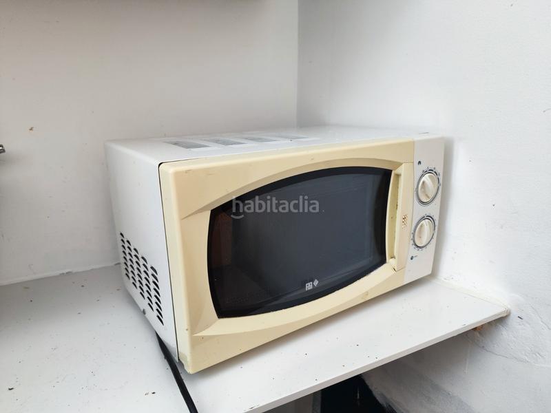 Foto 85e0ce43-9eea-469c-8a1a-e828125e7780. Traspàs local comercial amb calefacció a El Clot Barcelona