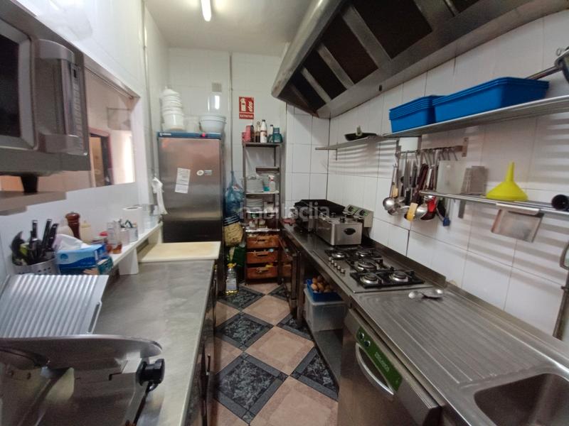 Foto 77bac788-5002-49ae-a6eb-e9129672727c. Transfer business premise with heating in La Bordeta Barcelona